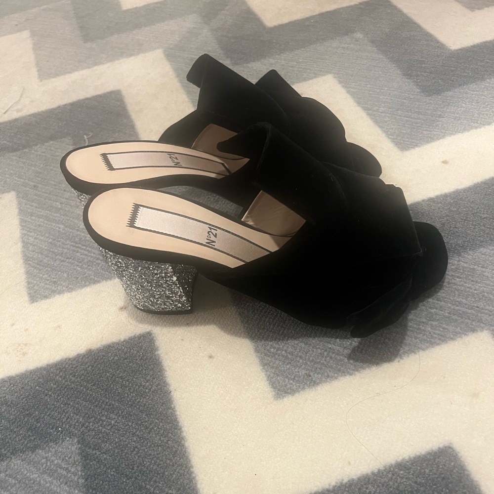 No21 Velvet mules